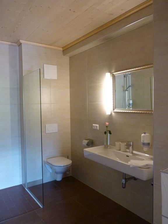 Hotel Stiftsschmiede Ossiach Pokoj fotografie