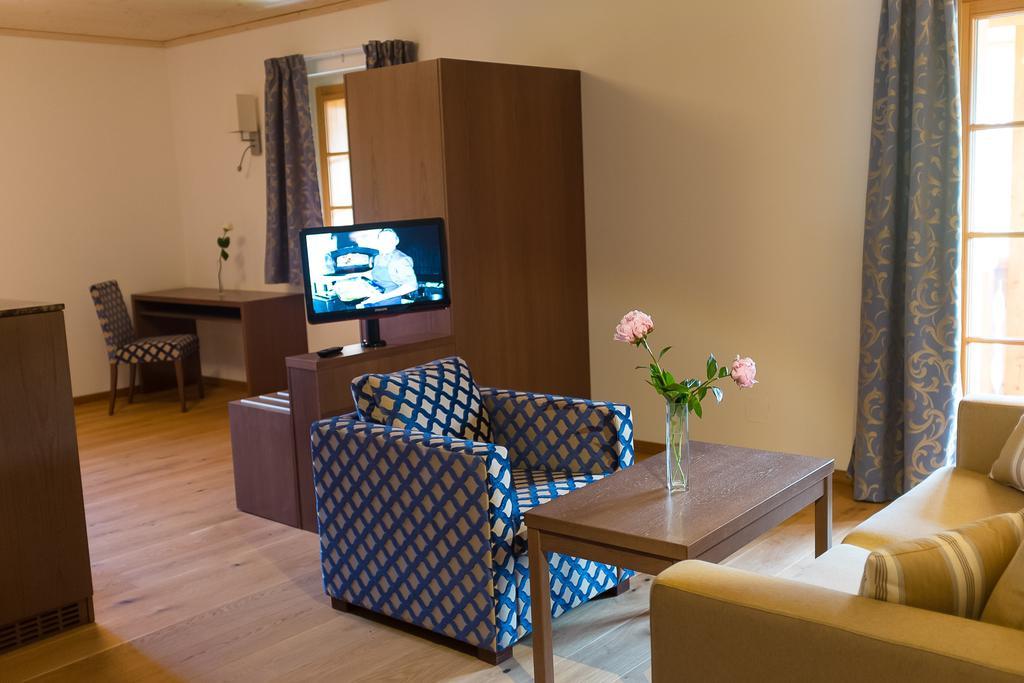 Hotel Stiftsschmiede Ossiach Pokoj fotografie