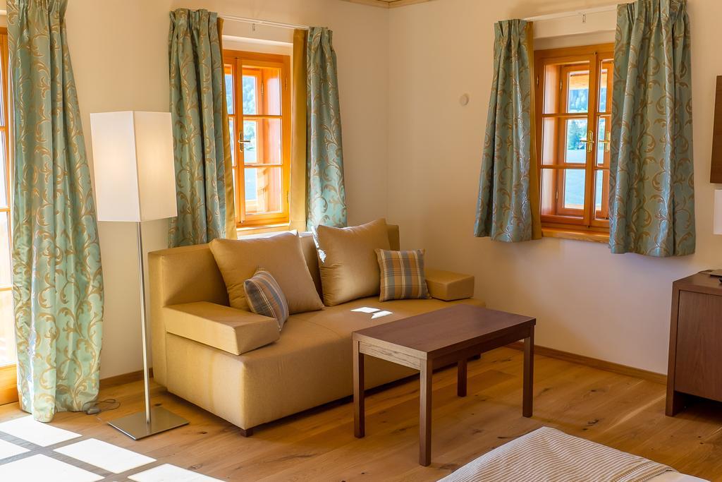 Hotel Stiftsschmiede Ossiach Pokoj fotografie