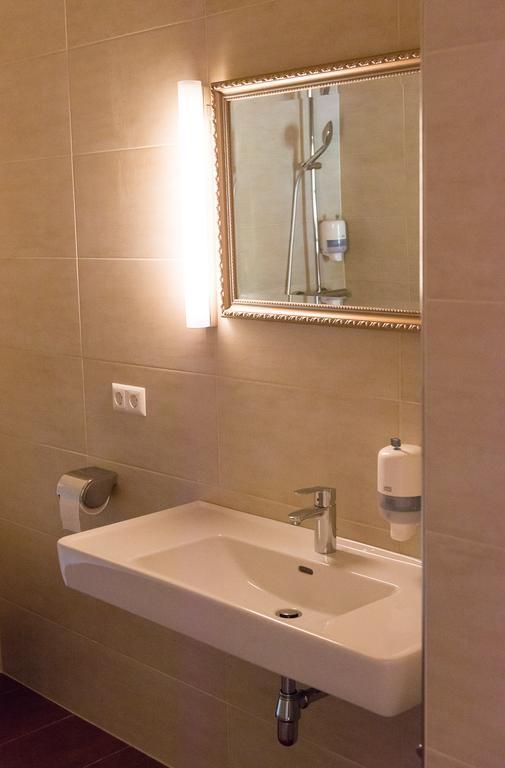 Hotel Stiftsschmiede Ossiach Pokoj fotografie