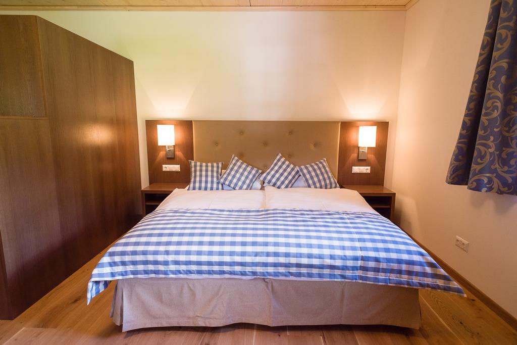 Hotel Stiftsschmiede Ossiach Pokoj fotografie