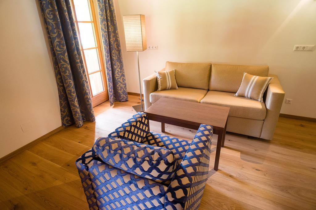 Hotel Stiftsschmiede Ossiach Pokoj fotografie